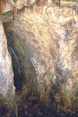 galerie dans le prolongement de la salle du puits